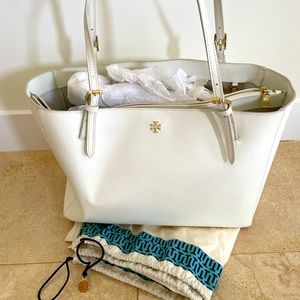 Tory Burch  the Robinson pebbled leather cream tote